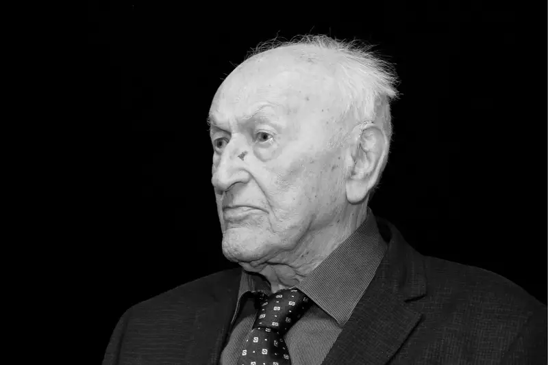 Īsi pēc 100. jubilejas mūžībā aizgājis kinorežisors Rolands Kalniņš