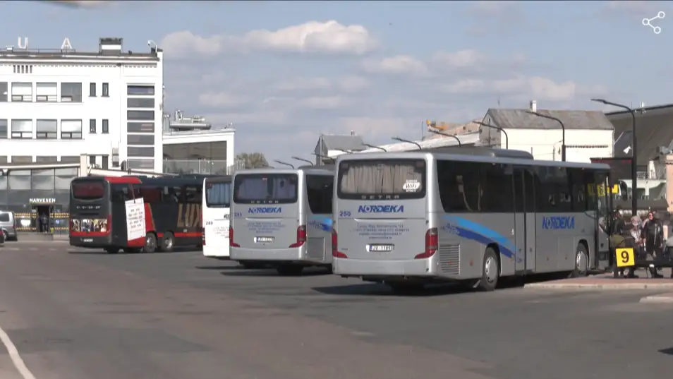 Noteikts divu miljonu eiro sods trim sabiedriskā transporta pakalpojumu sniedzējiem par aizliegtu vienošanos