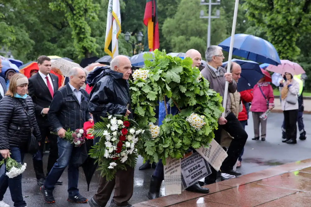 Rīgā ar gājienu piemin PSRS komunistiskā režīma represiju upurus