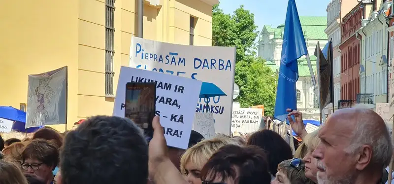 Pedagogu darba samaksai vēl šogad varētu prasīt papildu 1,7 miljonus eiro