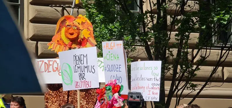 Valdība pieņem jauno pedagogu darba samaksas dotāciju aprēķinu un sadales modeli