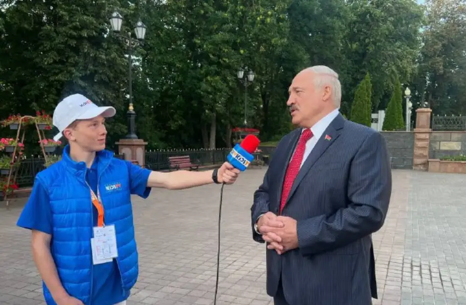 Взявший «интервью» у Лукашенко латвийский подросток получил паспорт Белоруссии и стал кадетом военного училища