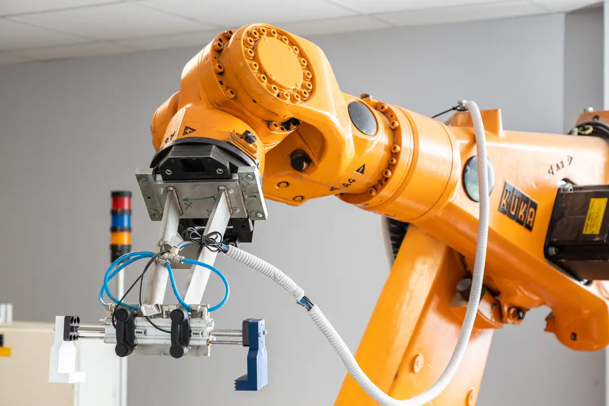 TSI aicina pieteikties pilnībā apmaksātām studijām programmā “Robotika”