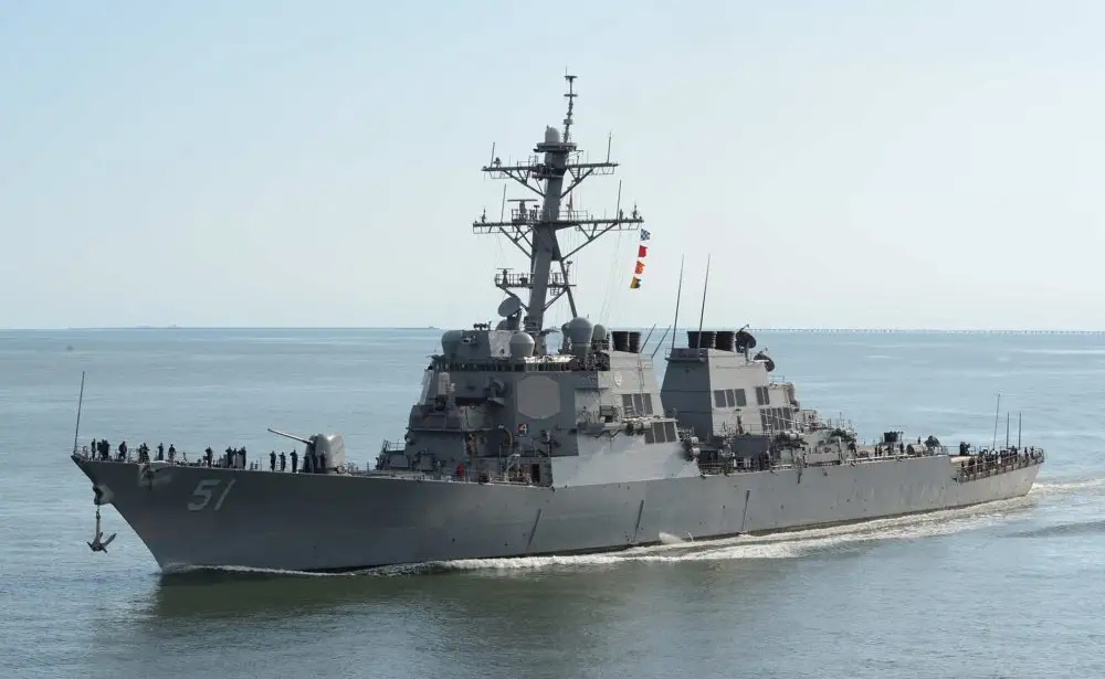 ВМС США потопили катера хуситов в Красном море при попытке захвата торгового судна