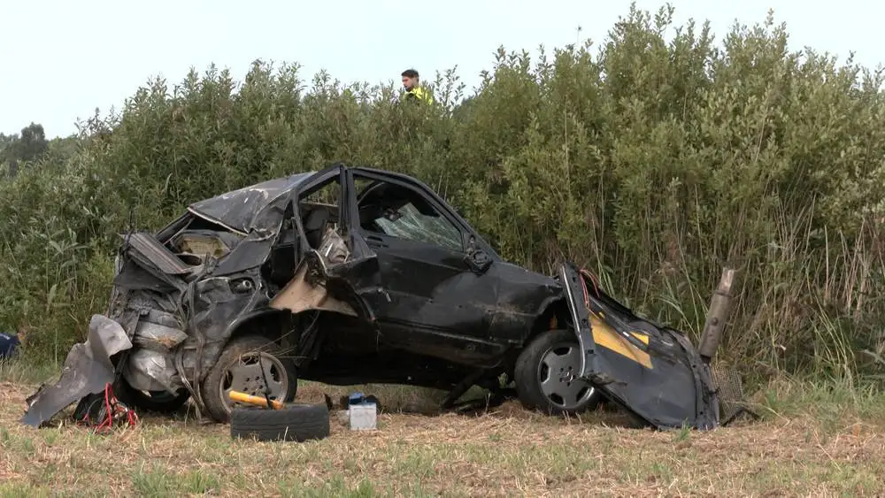 Divu automašīnu sadursmē Raņķu pagastā četri bojāgājušie