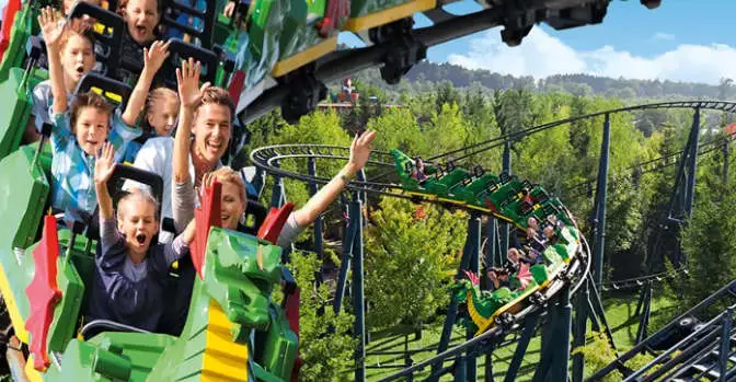ЧП в Германии: на аттракционах Legoland столкнулись два поезда; пострадало более 30 человек
