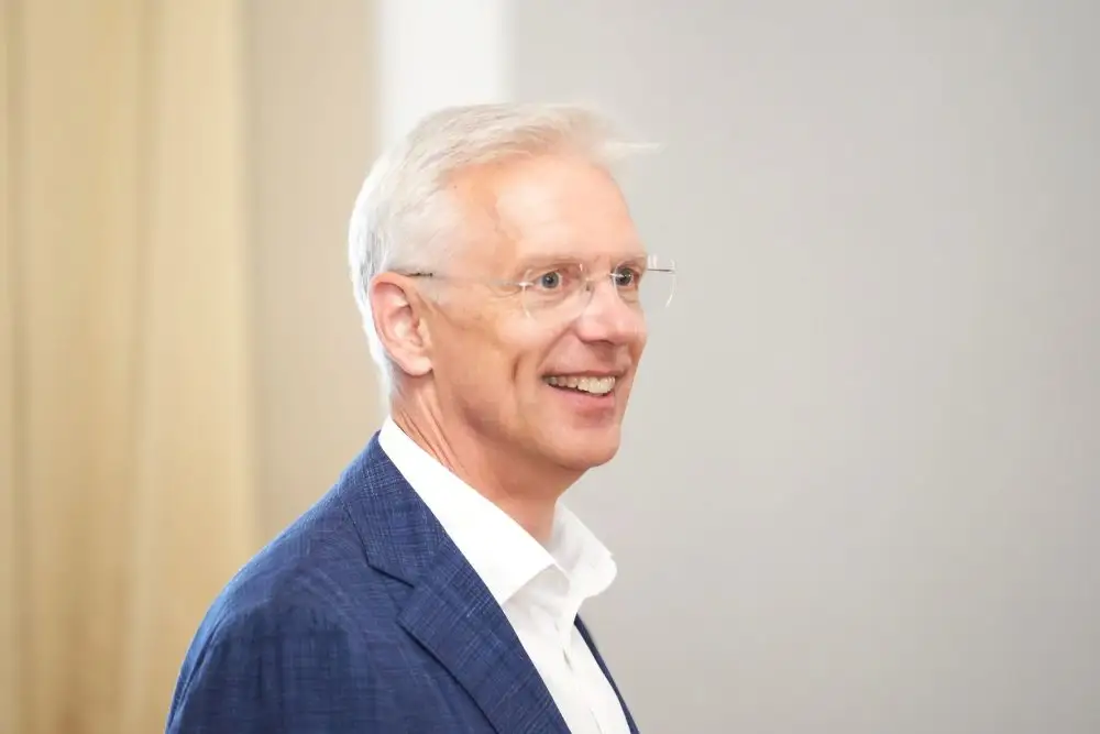 Kariņš saņēmis vairākus darba piedāvājumus ārpus Latvijas, bet precīzus plānus vēl neatklāj