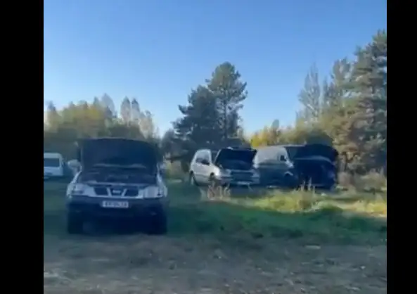 Jaunmārupē apzagtas Ukrainas aizstāvjiem paredzētās automašīnas
