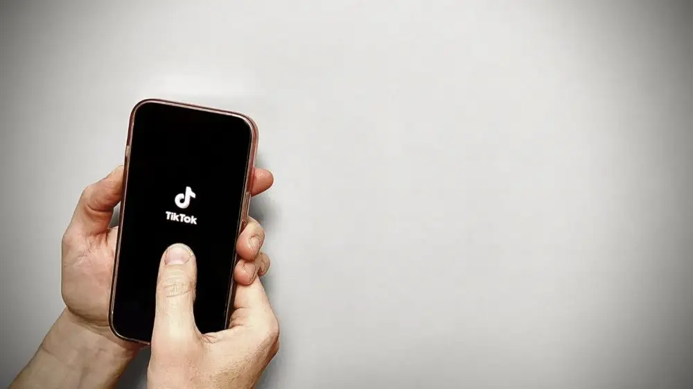 Еврокомиссия запретила сотрудникам использовать TikTok: что с ним не так?