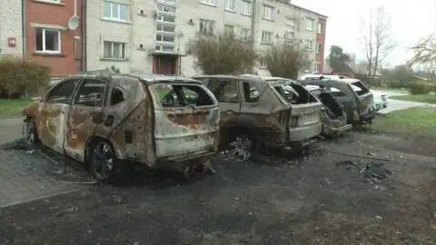 Сгорели сразу 4 авто: поджог или случайность?