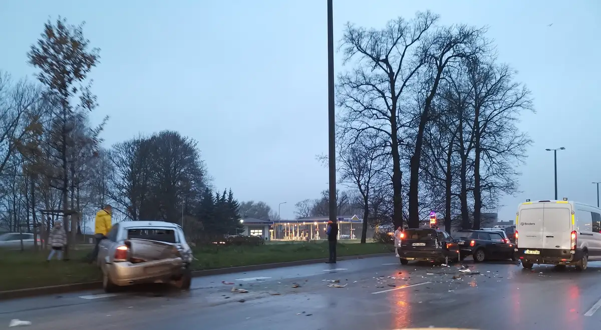 Массовое ДТП: на Краста столкнулись 5 автомобилей