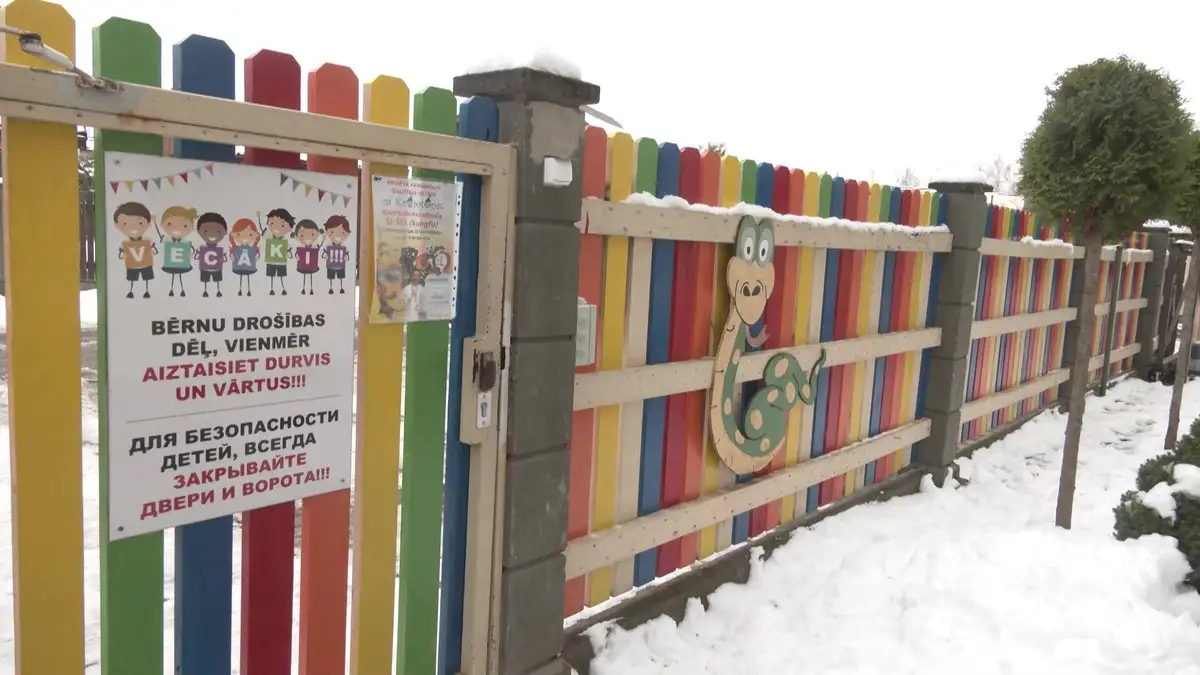 В Марупском садике нянечка снимала детей на видео и выкладывала в соцсети