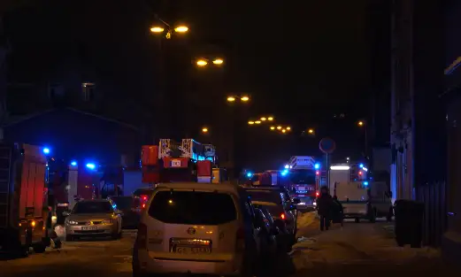 Дикое ЧП в Риге: перед пожаром хозяина квартиры пытались зарезать