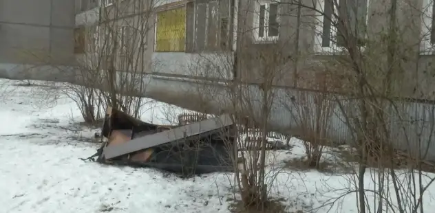 Ночной пожар в рижской многоэтажке: пострадал молодой человек