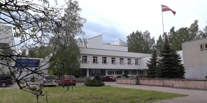 Пока не убьет — всё в порядке: устроившего поножовщину в техникуме юношу отпустили и он вернулся на учёбу
