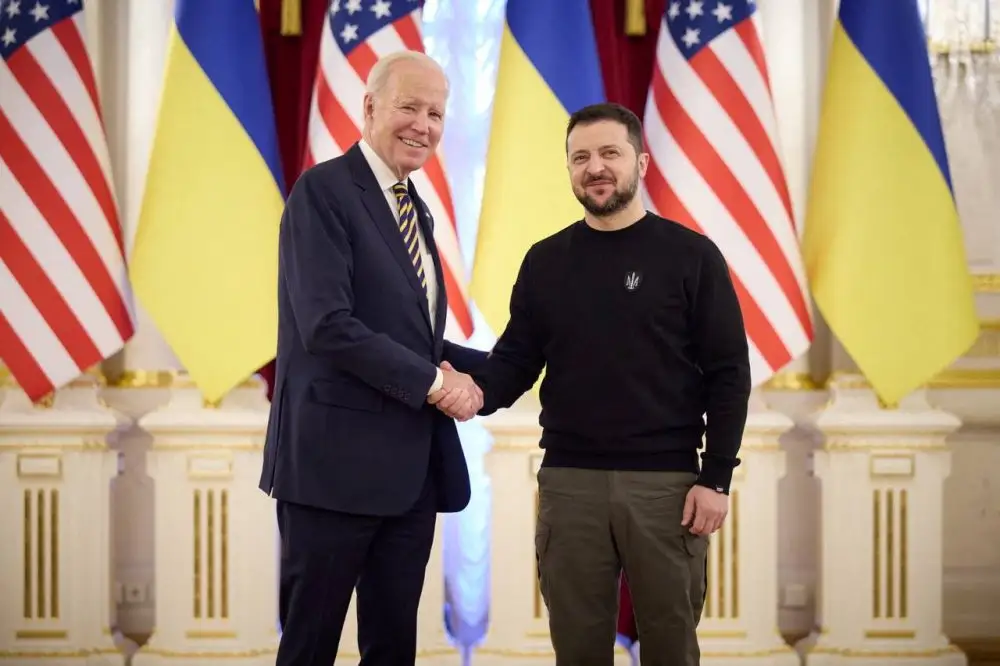 Baidens Kijivā paziņo par jaunu ASV militāro palīdzību Ukrainai