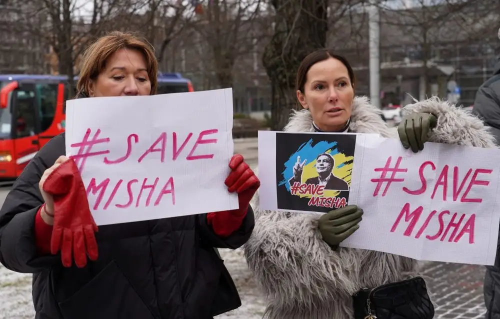 «Спасите Мишу!» В Риге прошел пикет в поддержку экс-президента Грузии Михаила Саакашвили. ФОТО