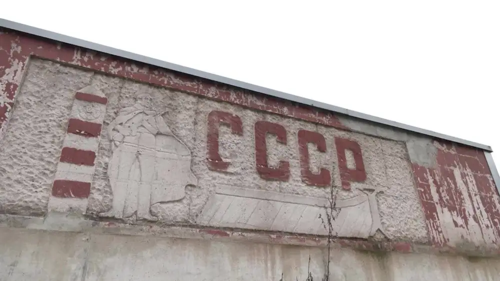 «Зачем нужно видеть такое зрелище?» — Ленин, серп и молот в Адажском крае: как они тут оказались?
