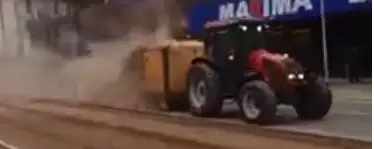 Света белого не видно: началась весенняя чистка дорог (ВИДЕО)