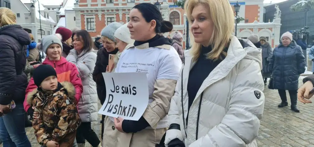 Vāc parakstus par Latvijas un pasaules literātu pieminekļu saglabāšanu Rīgā