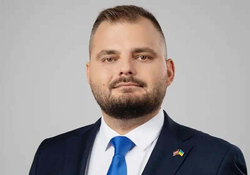 JV politiķis: Ārvalstīs dzīvojošo vēlētāju balsu sadalīšana pa reģioniem diskriminētu vēlētājus Latvijā