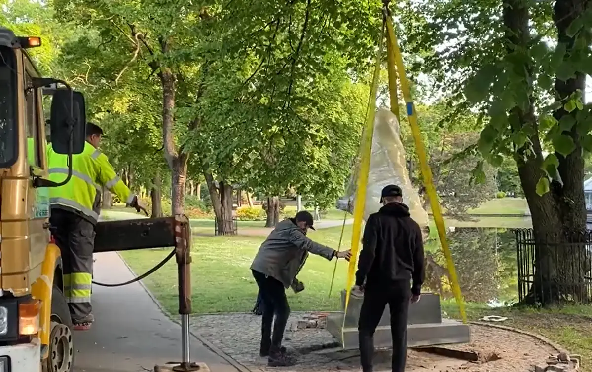 Puškina skulptūru Latvijas Mākslinieku savienībai nodos aptuveni mēneša laikā