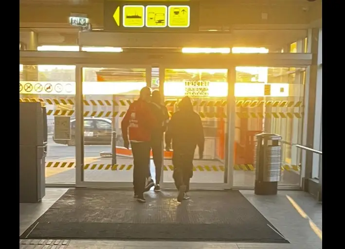 В спортивных костюмах, масках и перчатках: женщина рассказала, как на автовокзале орудует банда (ФОТО)