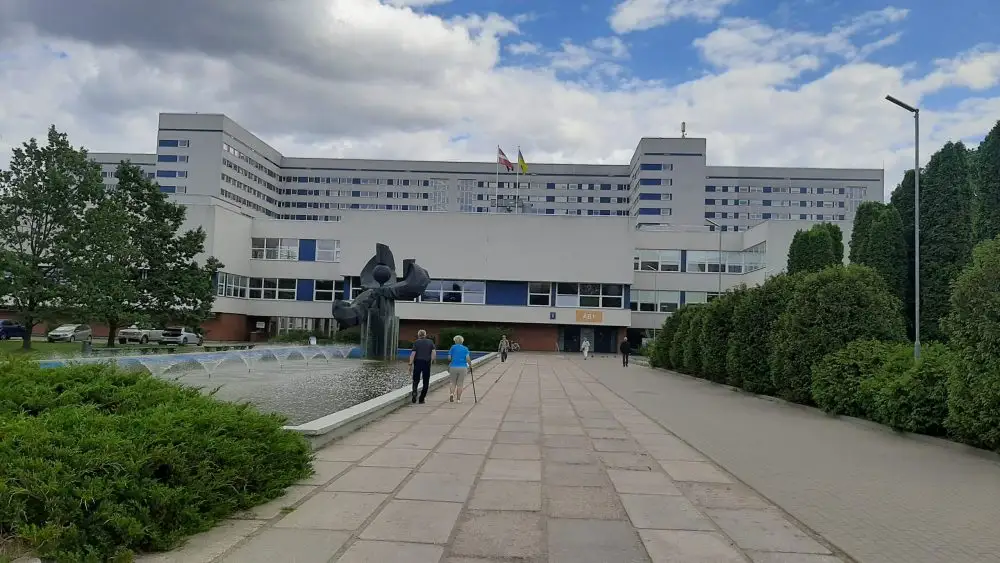 Klīnisko universitāšu slimnīcu valdēm pērn atalgojumā izmaksāti 1,2 miljoni eiro