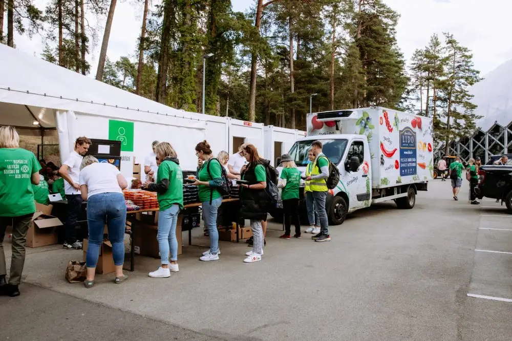 «Lido» nodrošinās 8000 ēdienreizes Dziesmu un deju svētku brīvprātīgajiem darbiniekiem
