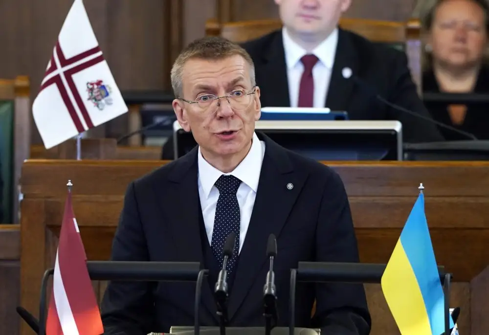 Rinkēvičs nodod svinīgo solījumu un stājas Valsts prezidenta amatā