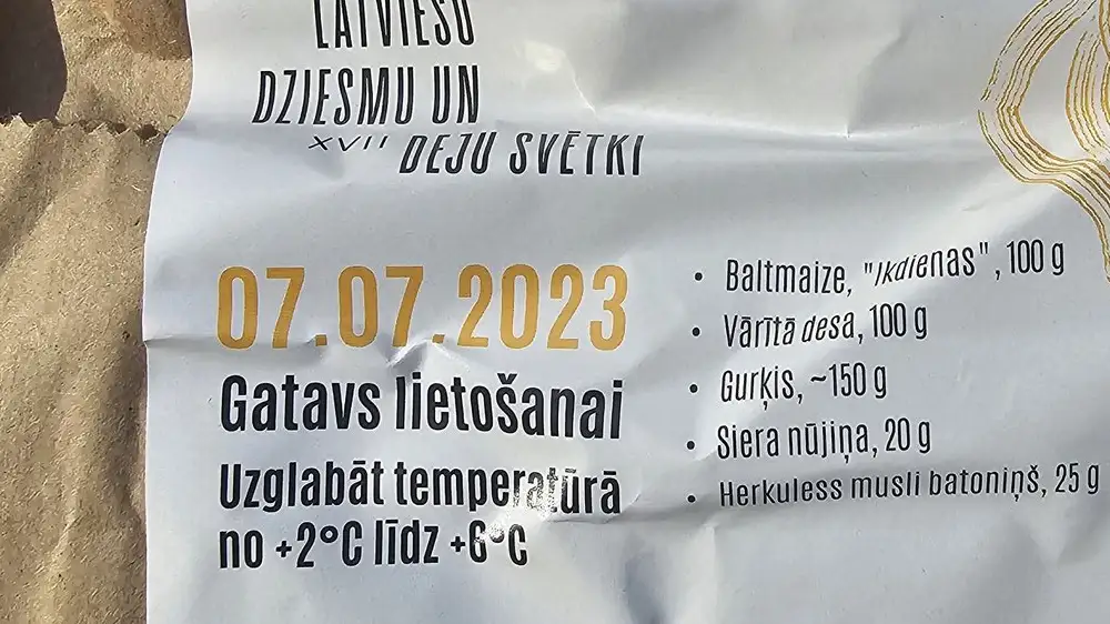 Участников Праздника песни просят не есть вареную колбасу