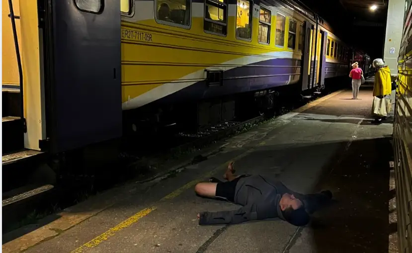 Не то чтобы они успели поругаться: очевидец о случае в электричке