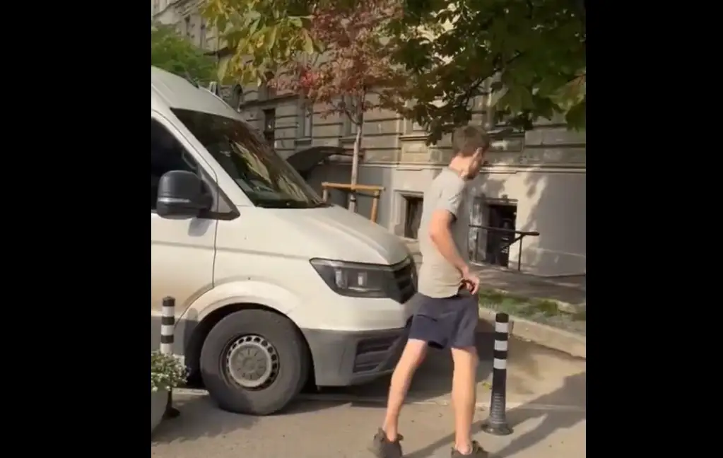Послали на великом и могучем: соцсети взбешены видео с ответом русскоязычных грузчиков (ВИДЕО 18+)