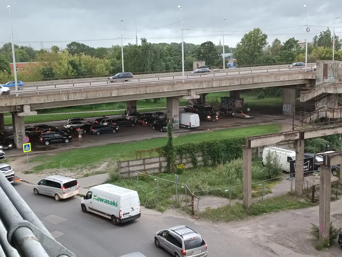 Многие получили штрафы за парковку в неположенном месте во время бури: как опротестовать наказание