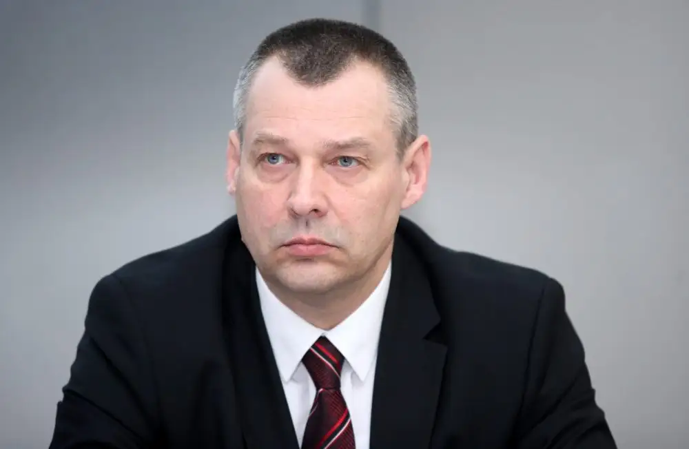 Apgabaltiesa bijušā muitas vadītāja Kravaļa krimināllietu atkārtoti skatīs nākamā gada februārī