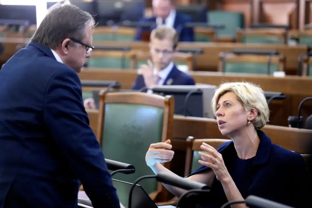 Saeima noraida opozīcijas pieprasīto Čakšas demisiju