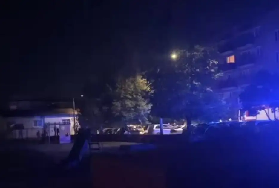 Двое госпитализированы: ночью в Даугавпилсе из многоэтажки срочно эвакуировали жителей