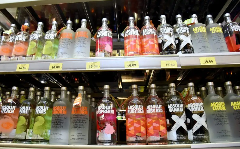 Pieaug alkoholisko dzērienu akcīzes nodokļa likmes