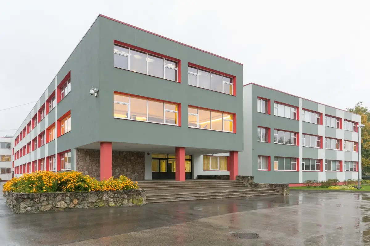 Deviņās Rīgas vidusskolās pieejamas brīvas vietas