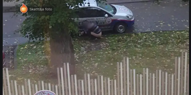 «Он, что, там живет?!» Взору родителей возле Детской больницы открылась мерзкая картина