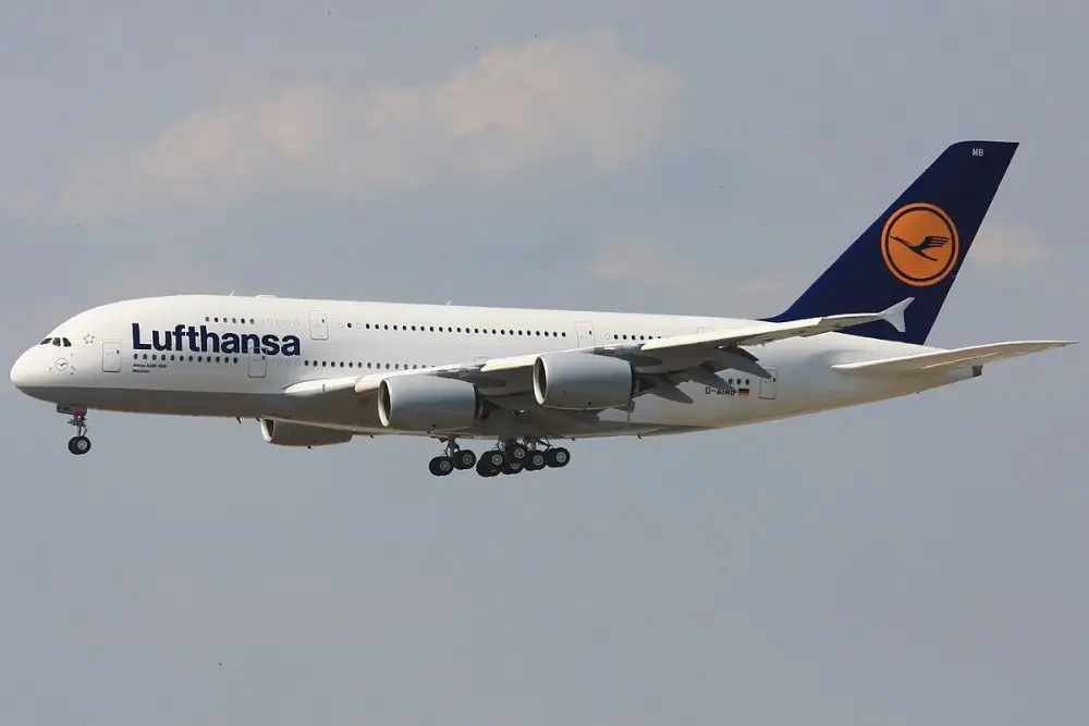 Забастовка бортпроводников Lufthansa: отменены сотни рейсов