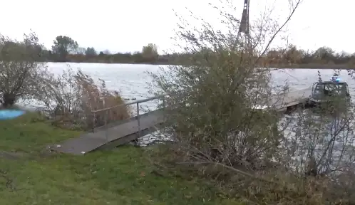Мужчина прыгнул в Даугаву с нагруженным рюкзаком: ЧП в Риге