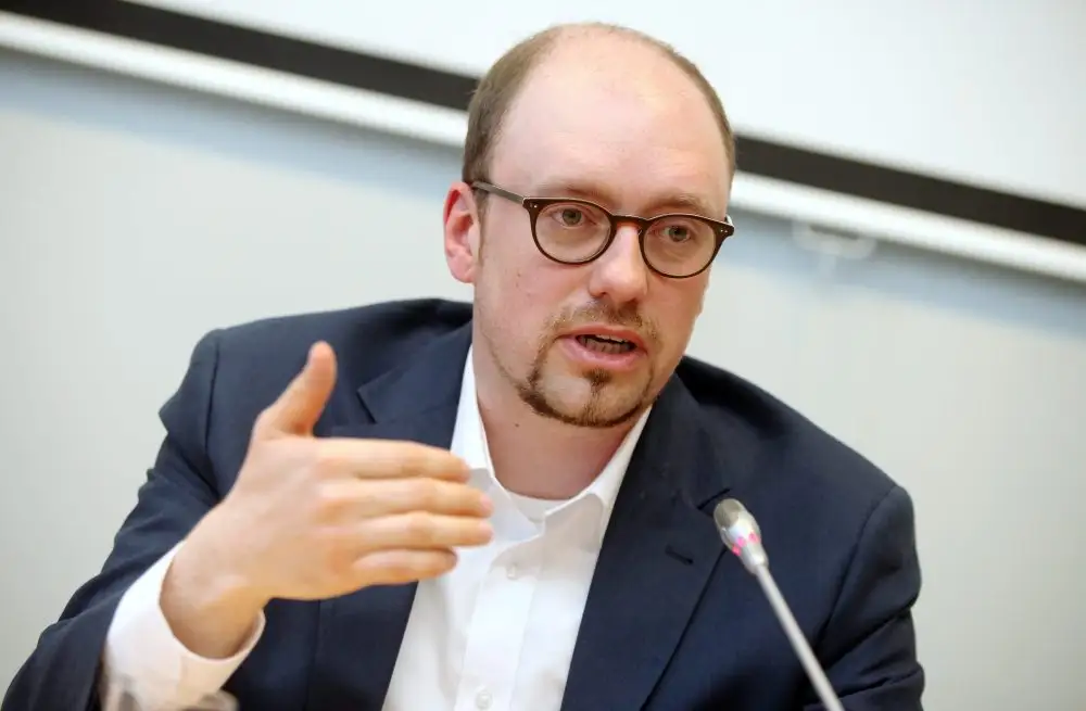 Эксперт: делить латвийское общество только на латышей и русскоязычных — неправильно