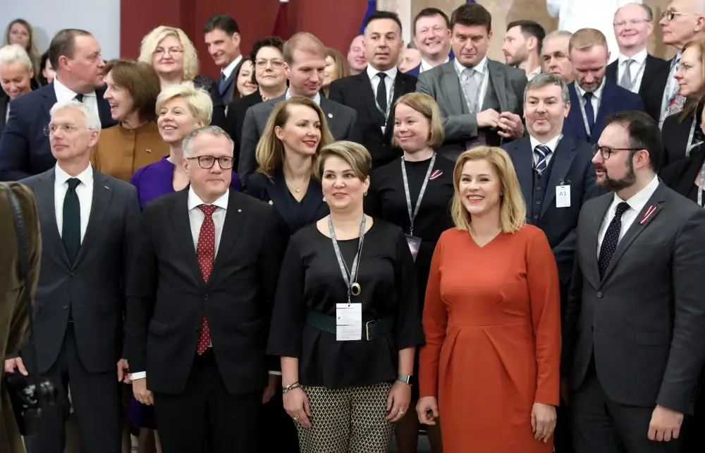 Valdība dosies divu nedēļu brīvdienās