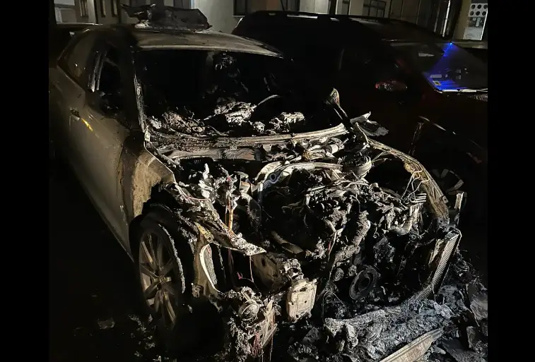 Под покровом ночи в Кенгарагсе сгорела машина. Местные жители подозревают: без злого умысла не обошлось