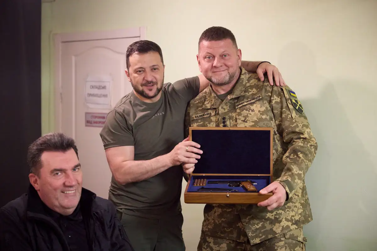 Залужный против Зеленского. В Украине началась предвыборная гонка?