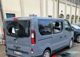 Рижанин снял на видео ограбление автомобиля в центре Риги (ВИДЕО)