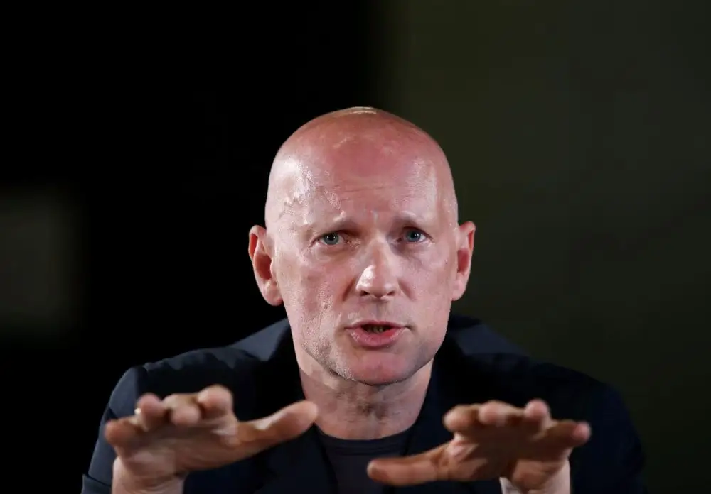И о «баранах»: Алвис Херманис предложил депутатам работать без зарплаты