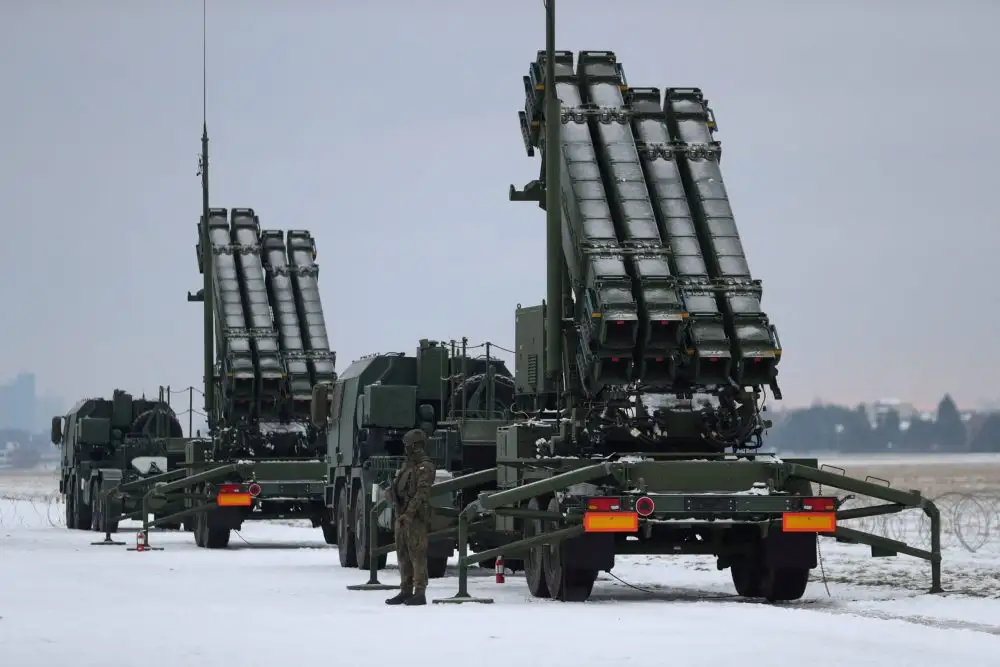 Польша запретила въезд на военные объекты автомобилям китайского производства