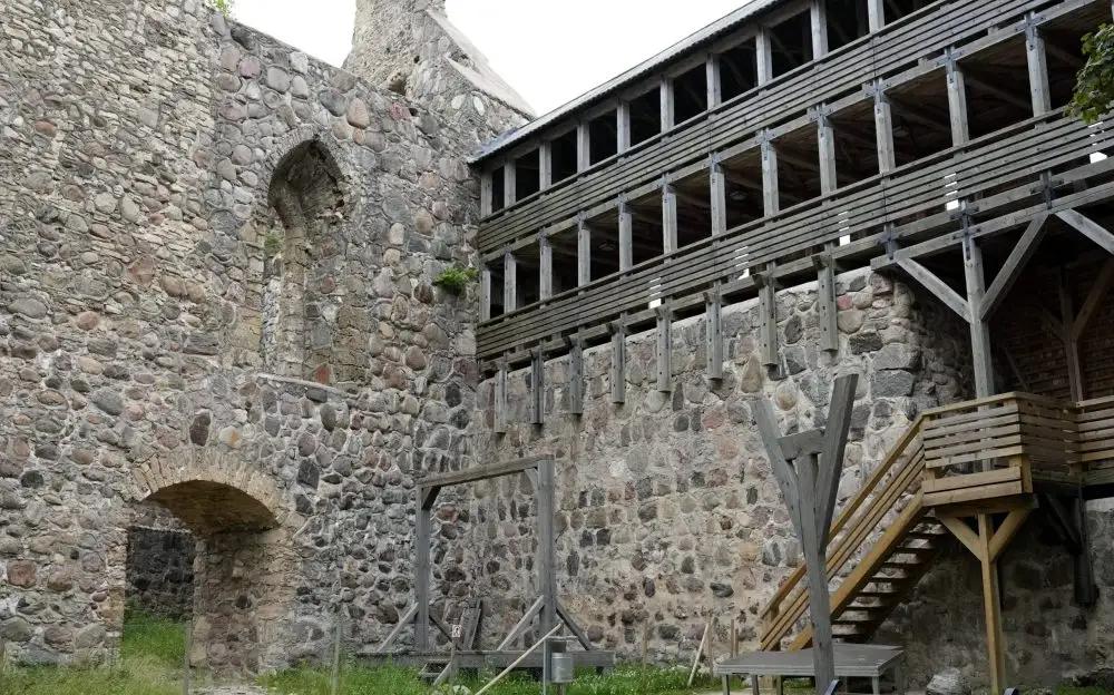 Livonijas ordeņa Siguldas pils vēsturiskā mūra ārkārtas atjaunošana izmaksājusi 670 160 eiro